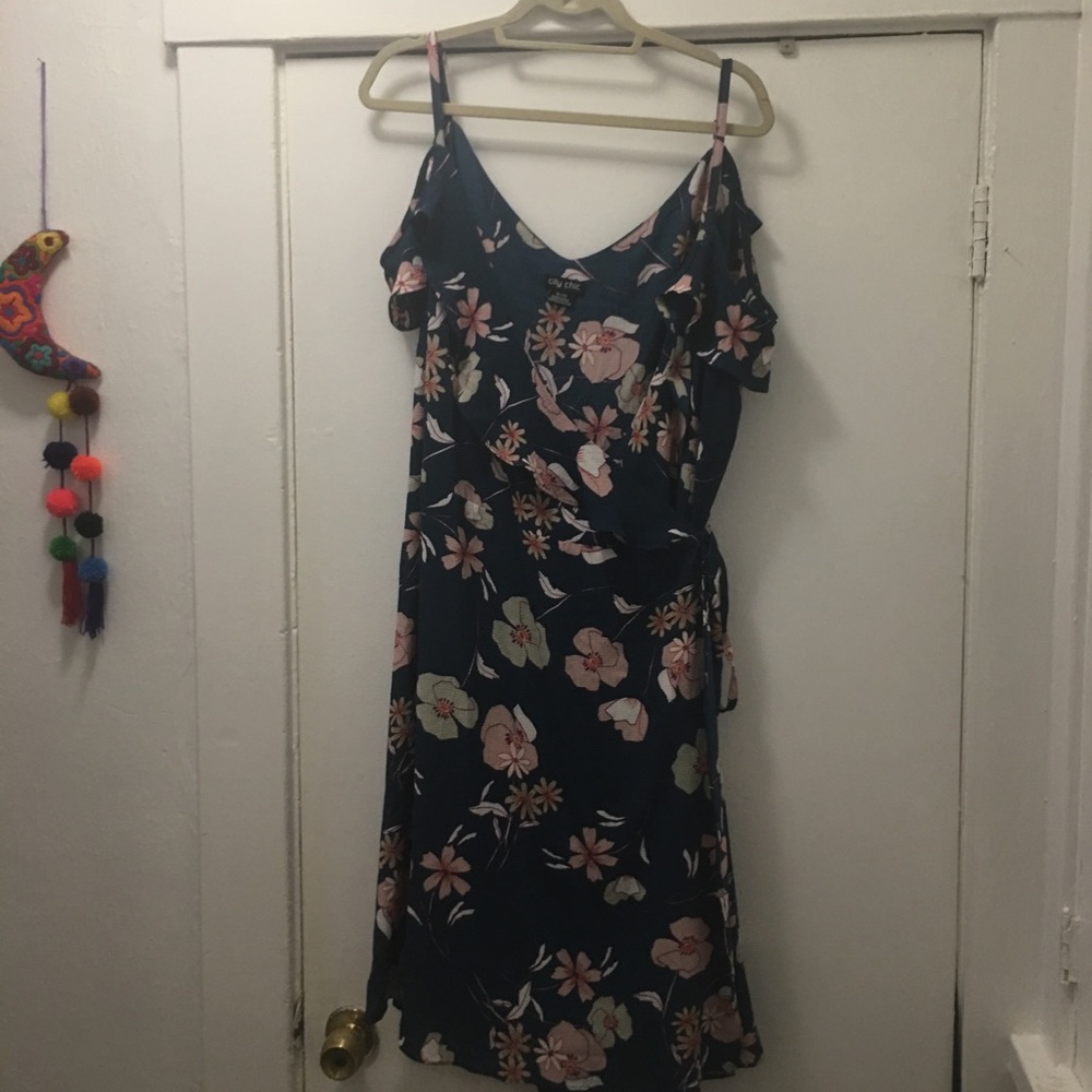 City Chic lulu floral wrap sz XL/22 & XXL/24 - Picture 4 of 8